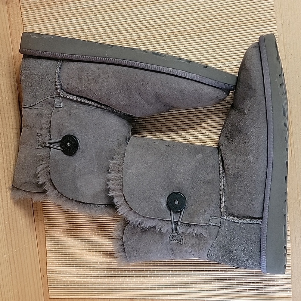 UGG Grey Bailey Button Boots sz6